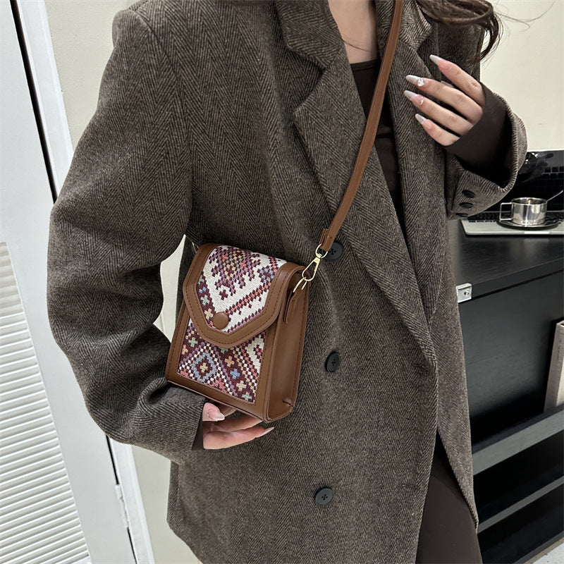 K Fashionable Contrast-Colored One-Shoulder Coin Purse