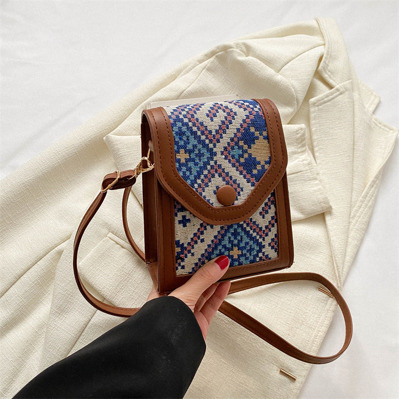 K Fashionable Contrast-Colored One-Shoulder Coin Purse