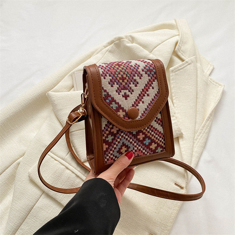 K Fashionable Contrast-Colored One-Shoulder Coin Purse