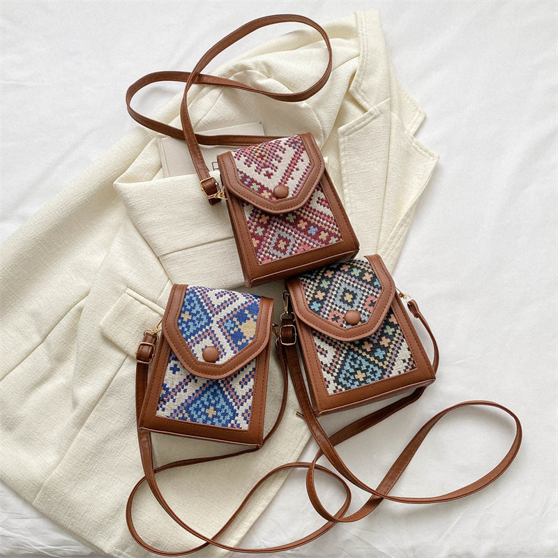 K Fashionable Contrast-Colored One-Shoulder Coin Purse