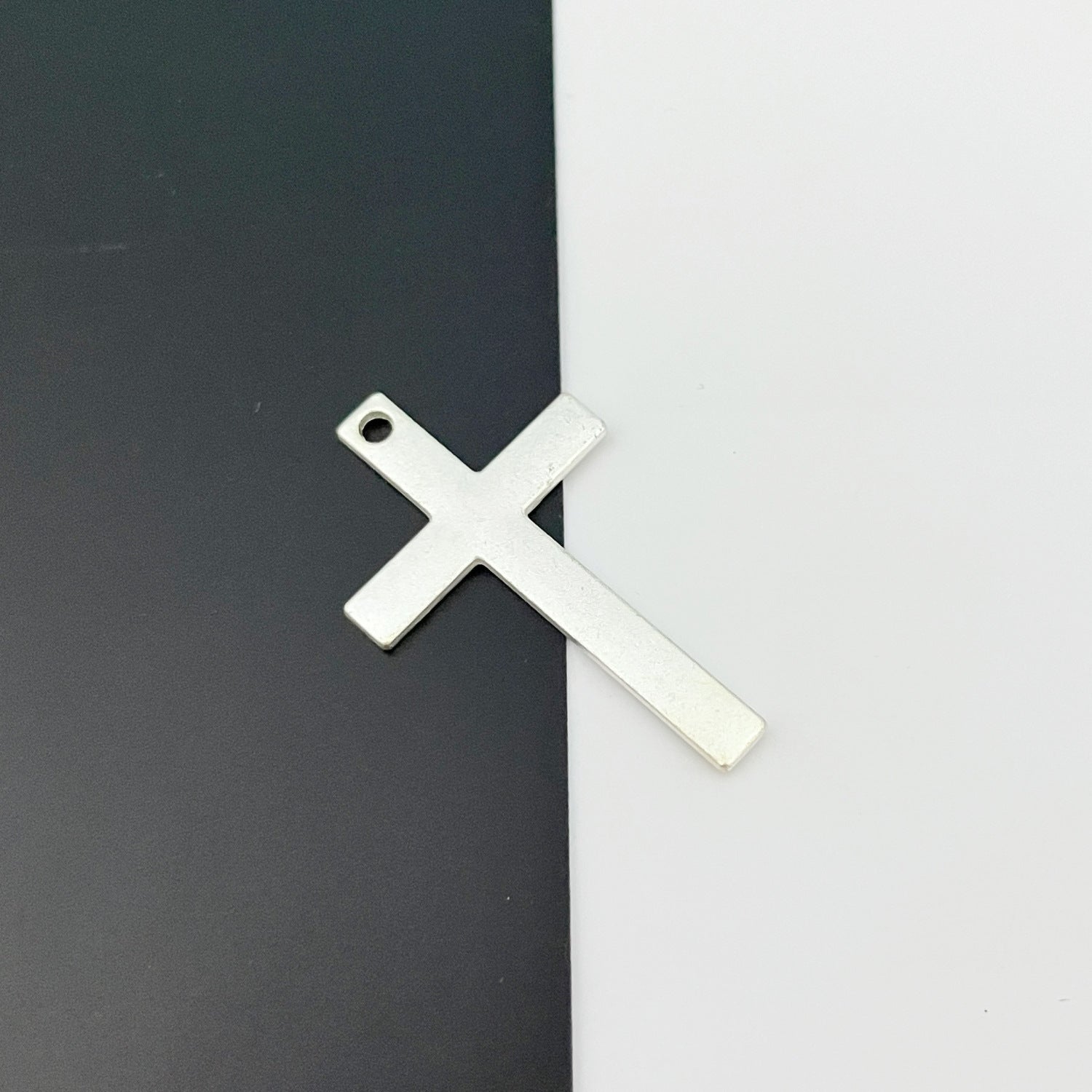 K Alloy Single-hole Cross Pendant Accessory