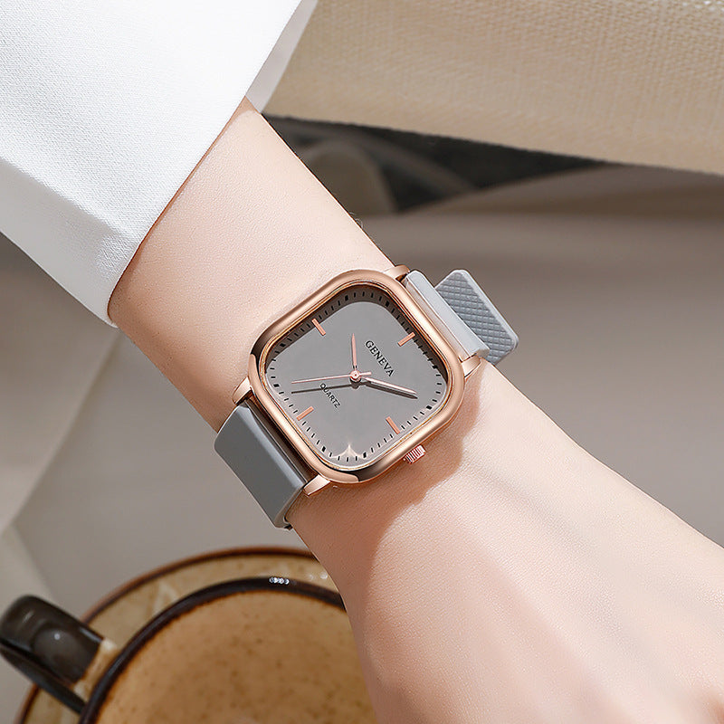 K Women's Silicone Strap Fashionable Rose Gold Watch