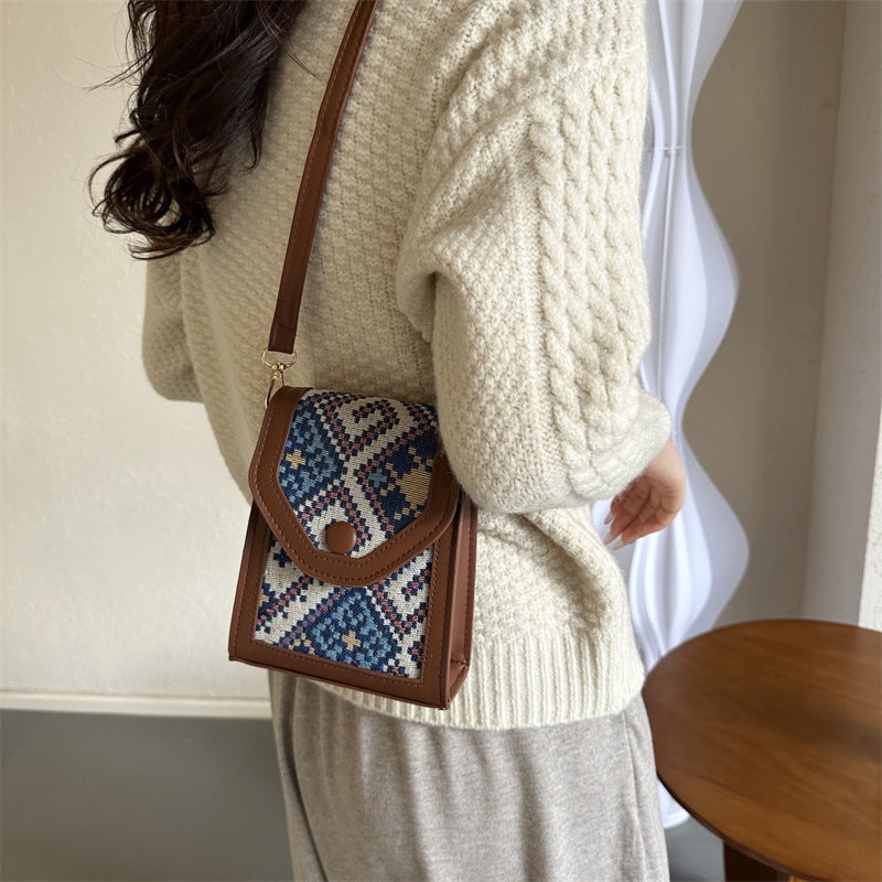 K Fashionable Contrast-Colored One-Shoulder Coin Purse