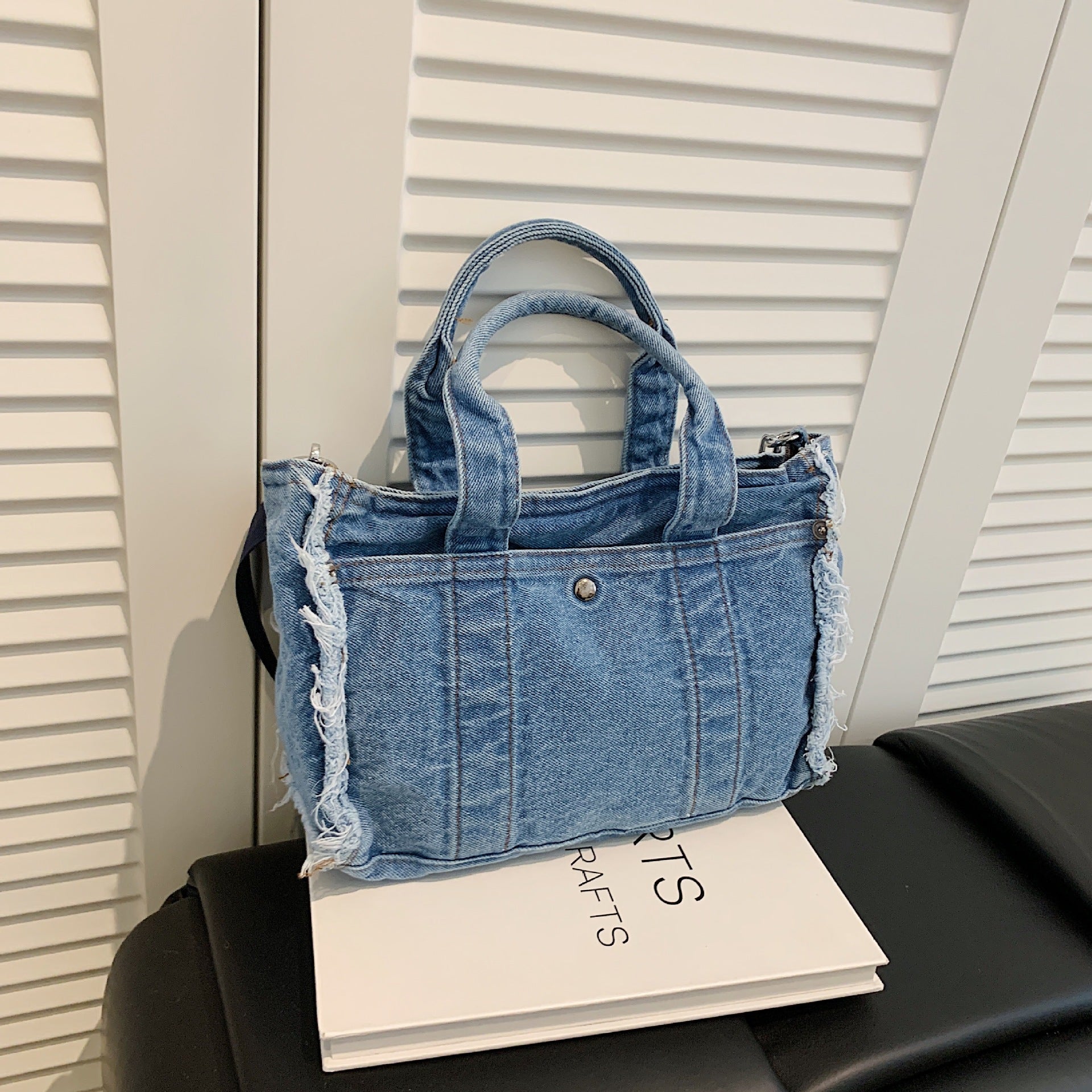 Laid-back High-Capacity Denim Tote Bag