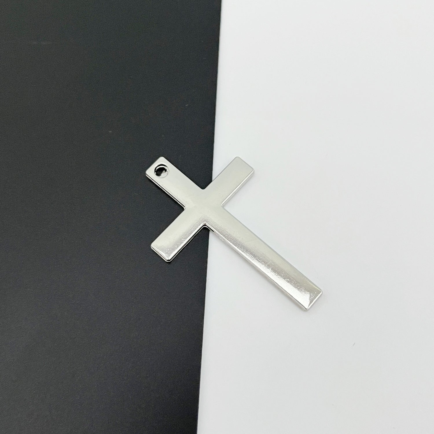 K Alloy Single-hole Cross Pendant Accessory